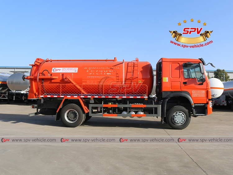 SPV-Vehicle - 12,000 Litres Sewage Vacuum Truck SINOTRUK HOWO- Right Side View